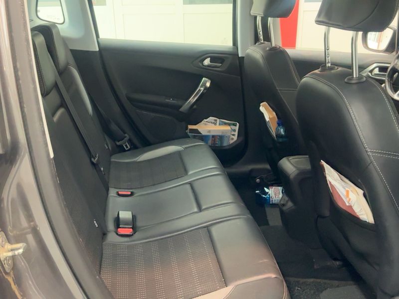 Peugeot 2008 1.6 e-HDi Allure 2014 – снимка 19