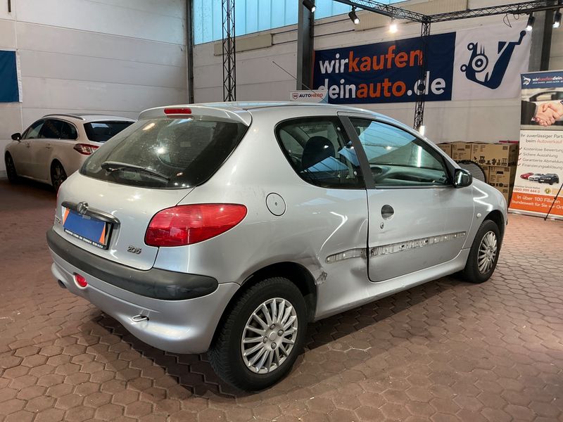 Peugeot 206 1.1 Special — zdjęcie 2