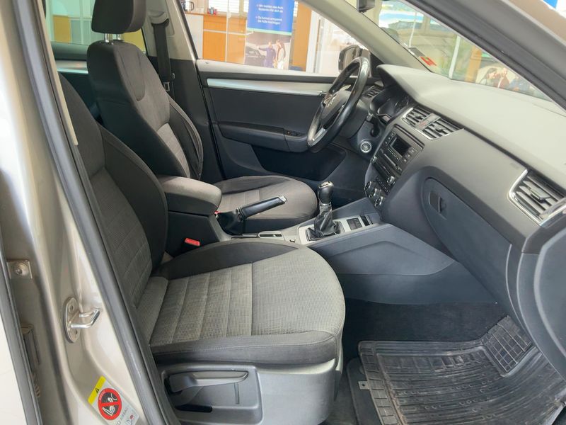 Skoda Octavia 2.0 TDI Elegance — zdjęcie 11
