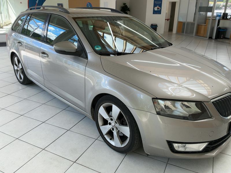 Skoda Octavia 2.0 TDI Elegance — zdjęcie 8