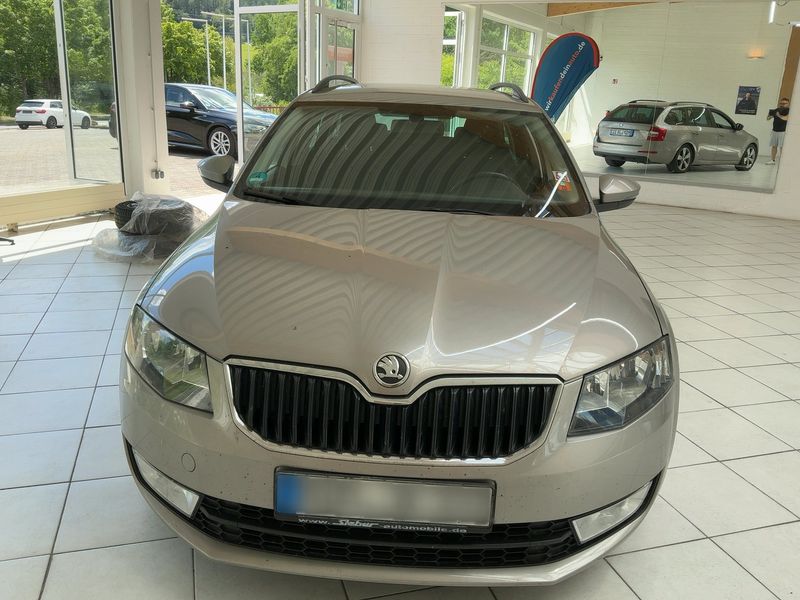 Skoda Octavia 2.0 TDI Elegance — zdjęcie 9