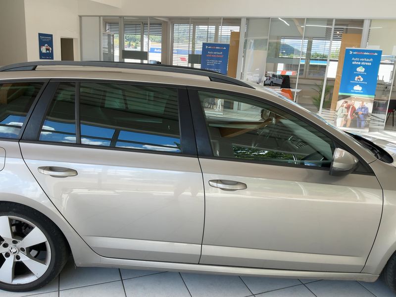 Skoda Octavia 2.0 TDI Elegance — zdjęcie 7