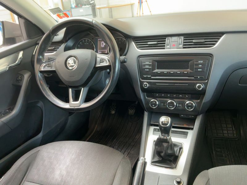 Skoda Octavia 2.0 TDI Elegance — zdjęcie 12