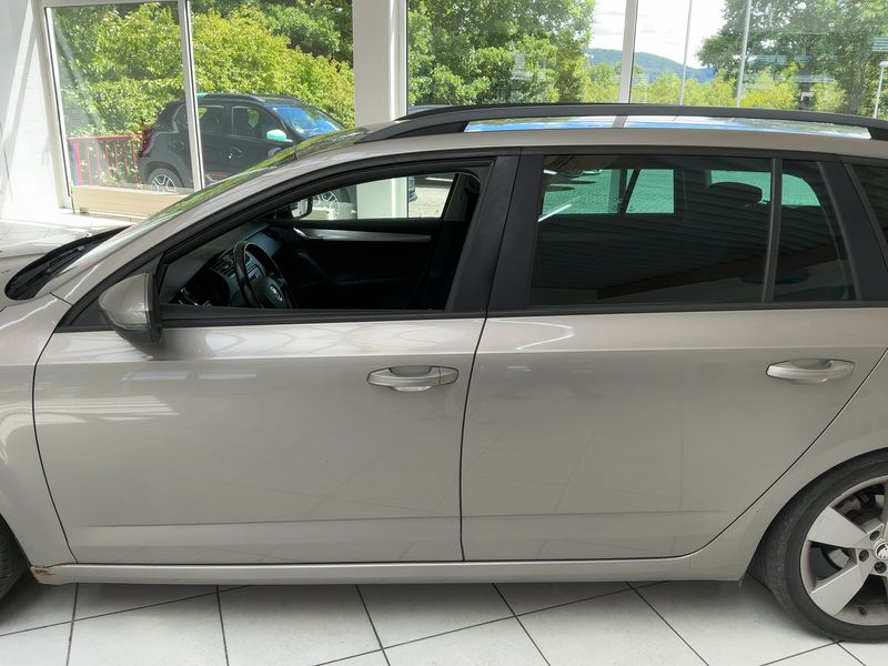 Skoda Octavia 2.0 TDI Elegance — zdjęcie 4