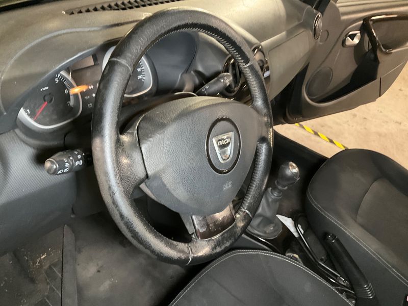 Dacia Duster 1.5 dCi Laureate 4x4 2011 – снимка 36