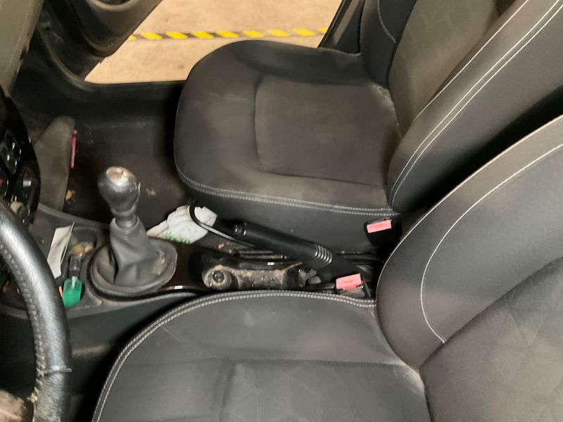 Dacia Duster 1.5 dCi Laureate 4x4 2011 – снимка 38
