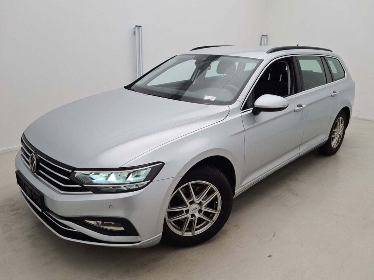 Volkswagen Passat 2023 — photo 1
