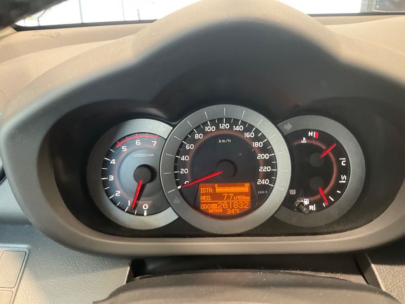Toyota RAV 4 2.2 D-4D Crossover Exclusive 2011 – снимка 18