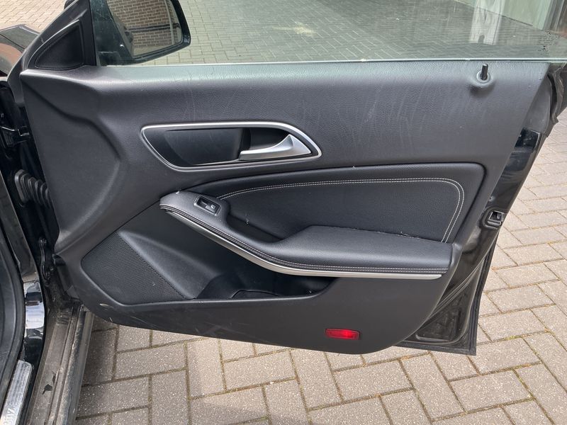 Mercedes-Benz CLA-Klasse CLA 180 d Urban 2018 – снимка 37