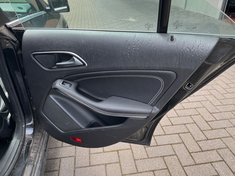 Mercedes-Benz CLA-Klasse CLA 180 d Urban 2018 – снимка 43