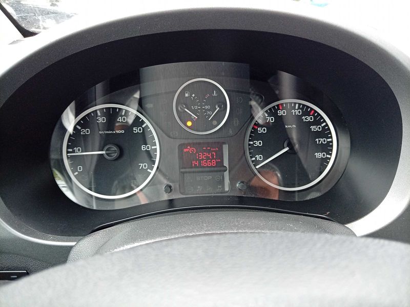 Citroen Berlingo 1.6 Blue-HDi Shine — zdjęcie 12