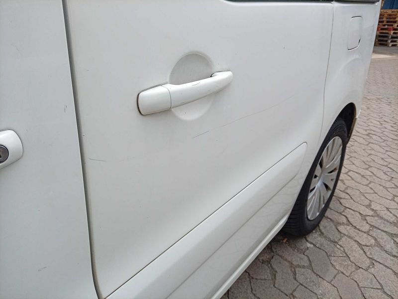 Citroen Berlingo 1.6 Blue-HDi Shine — zdjęcie 23