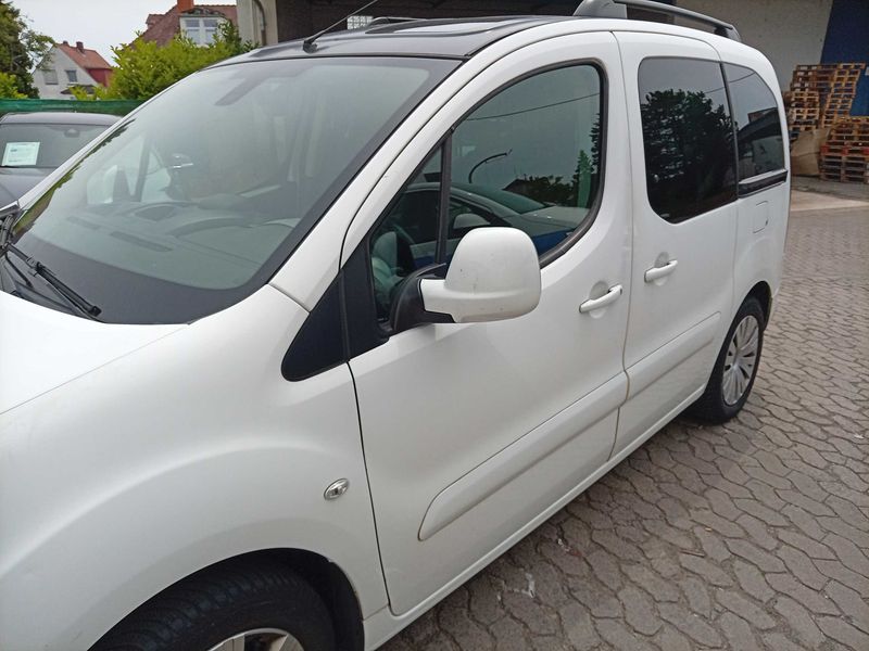 Citroen Berlingo 1.6 Blue-HDi Shine — zdjęcie 21