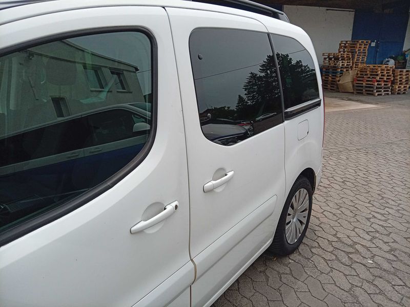 Citroen Berlingo 1.6 Blue-HDi Shine — zdjęcie 22