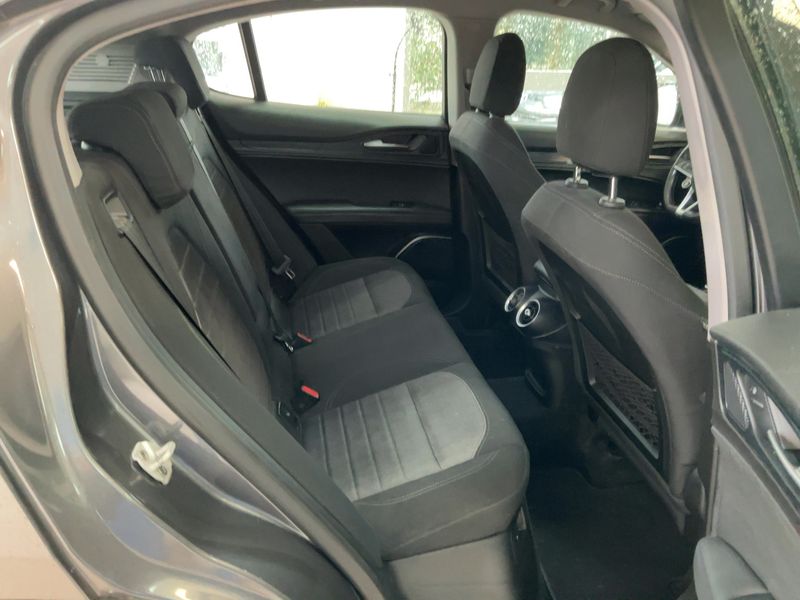 Alfa Romeo Stelvio 2.2 JTDM Business Q4 — zdjęcie 14