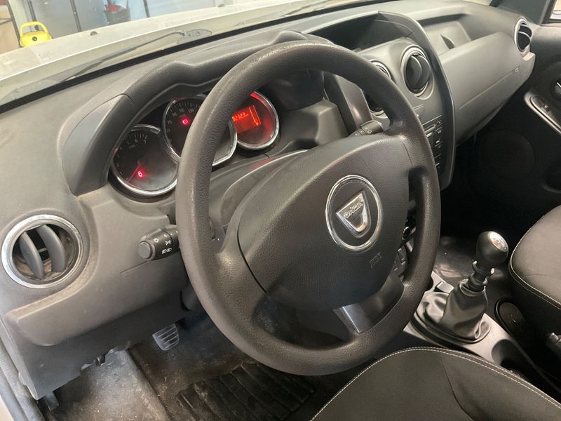 Dacia Duster 1.5 dCi Laureate 4x2 2015 – снимка 24