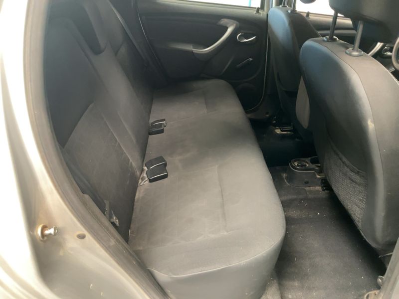 Dacia Duster 1.5 dCi Laureate 4x2 2015 – снимка 19