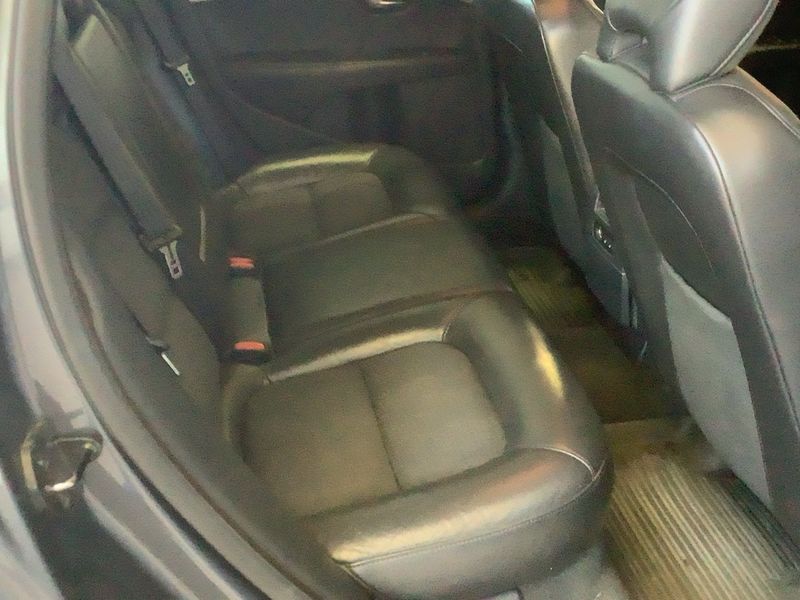 Volvo V70 2.4 D Momentum — zdjęcie 14