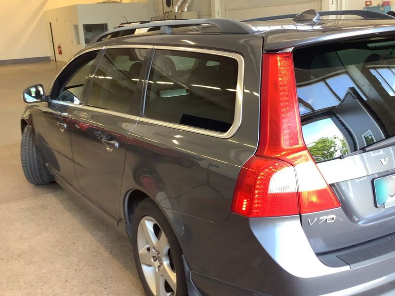 Volvo V70 2.4 D Momentum — zdjęcie 3