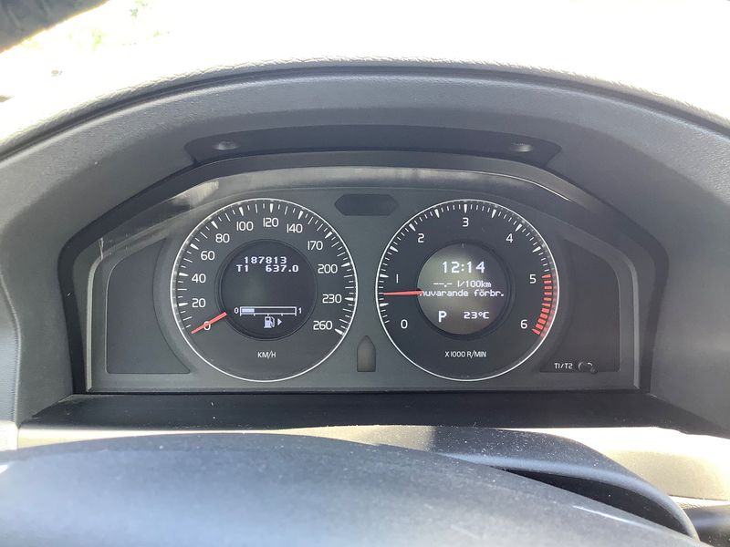 Volvo V70 2.4 D Momentum — zdjęcie 13