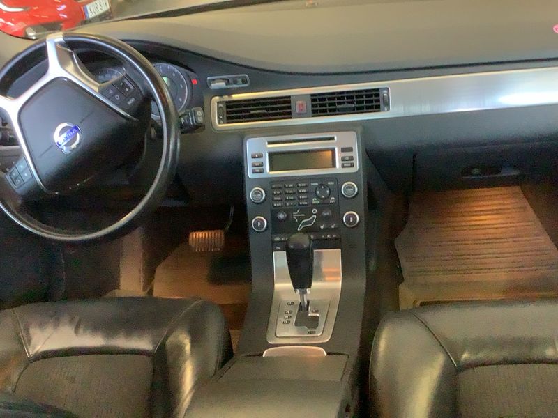 Volvo V70 2.4 D Momentum — zdjęcie 12