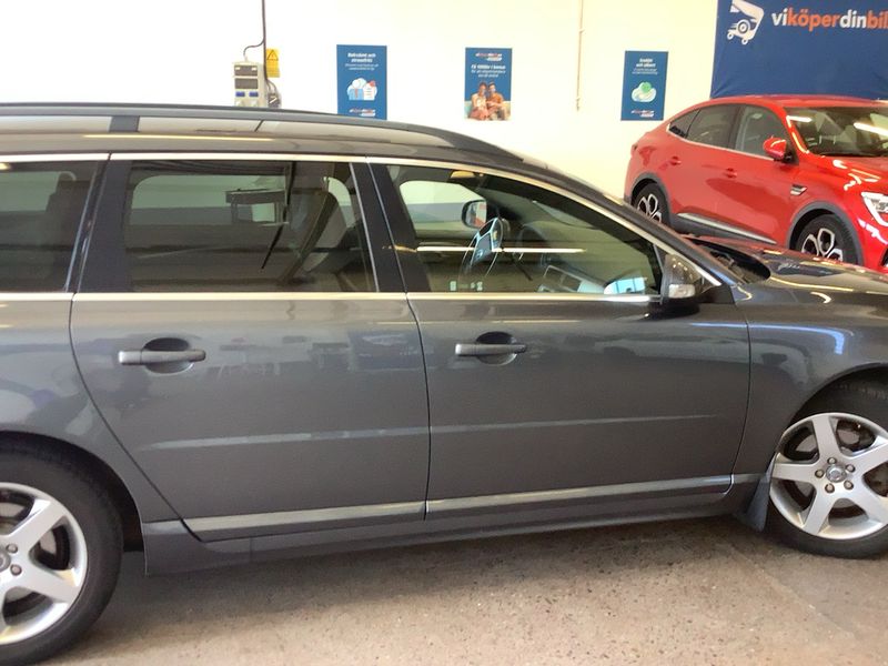 Volvo V70 2.4 D Momentum — zdjęcie 7