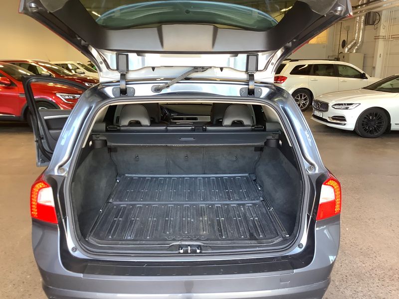 Volvo V70 2.4 D Momentum — zdjęcie 10