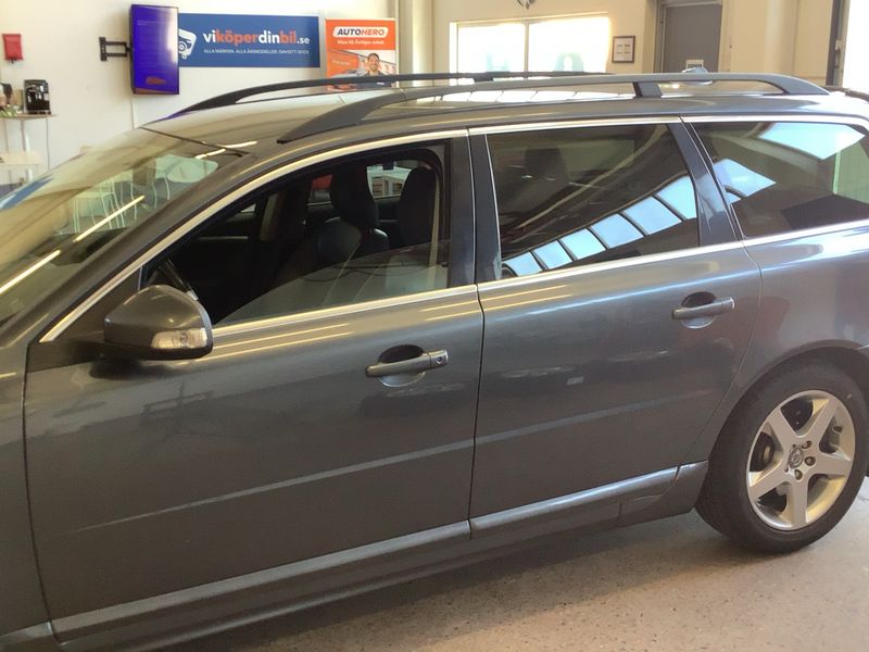Volvo V70 2.4 D Momentum — zdjęcie 4