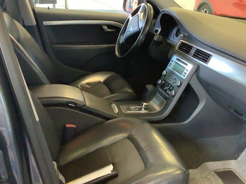 Volvo V70 2.4 D Momentum — zdjęcie 11