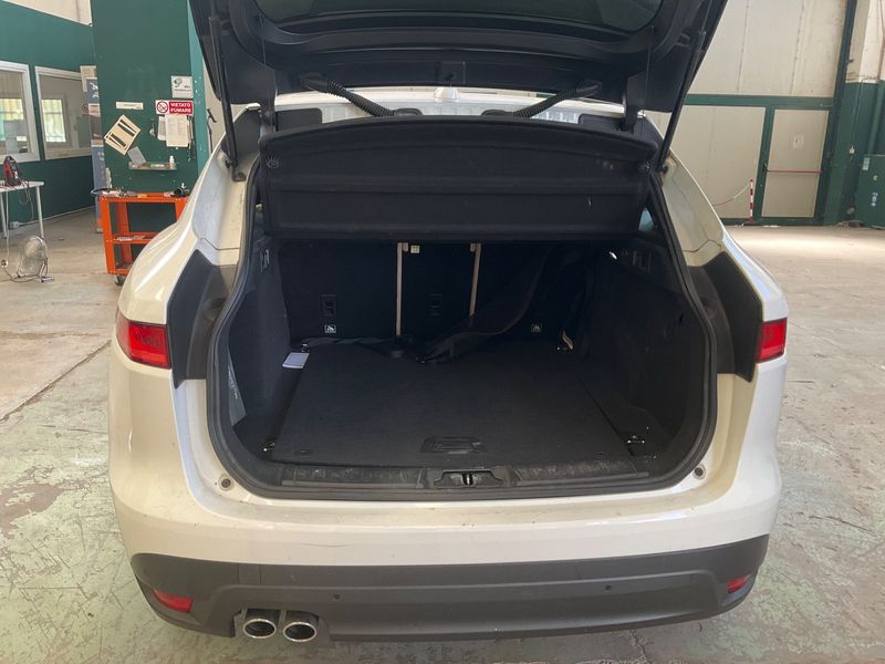 Jaguar F-Pace 20d Prestige AWD — zdjęcie 10