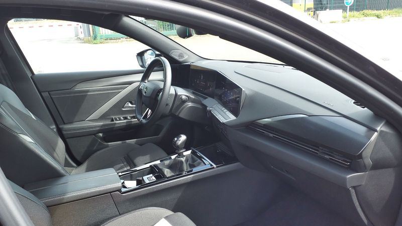Opel Astra 1.2 Turbo GS — zdjęcie 9