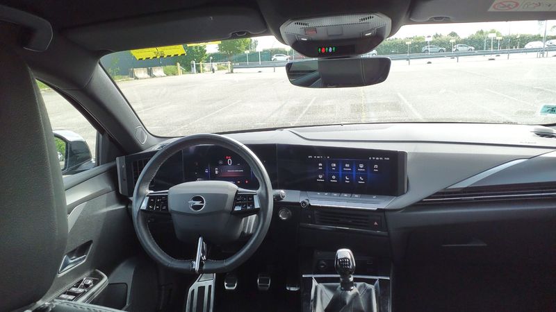 Opel Astra 1.2 Turbo GS — zdjęcie 10