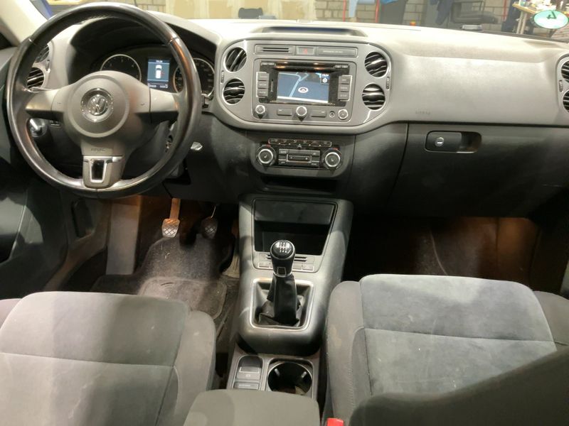 Volkswagen Tiguan 2.0 TDI Track & Style 4Motion 2011 – снимка 18