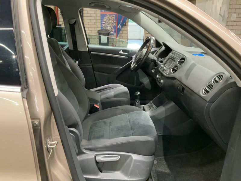 Volkswagen Tiguan 2.0 TDI Track & Style 4Motion 2011 – снимка 17