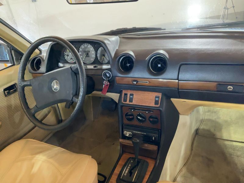 Mercedes-Benz 123 CE 280 — zdjęcie 12