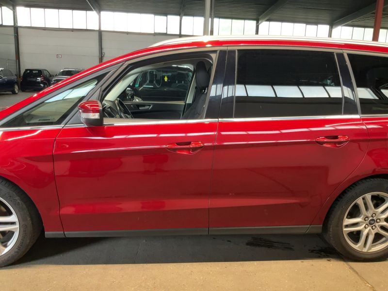 Ford Galaxy 2.0 TDCi EcoBlue Titanium — zdjęcie 4