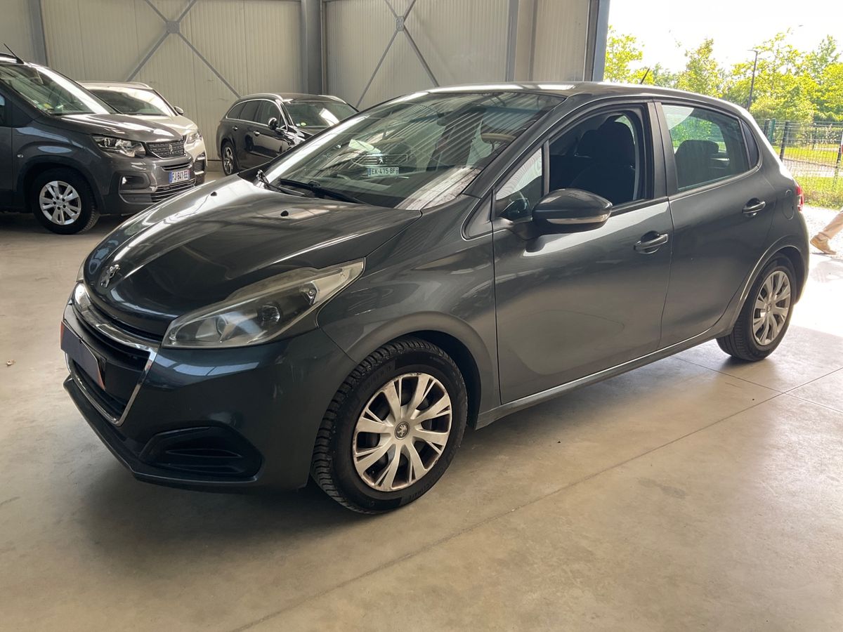 Peugeot 208 2015 — photo 1