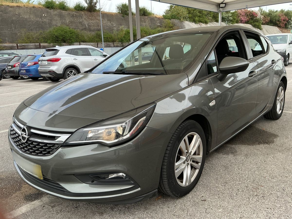 Opel Astra 2017 — photo 1