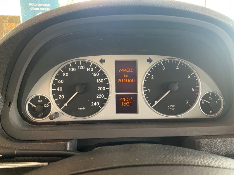 Mercedes-Benz B-Klasse B 200 — zdjęcie 4