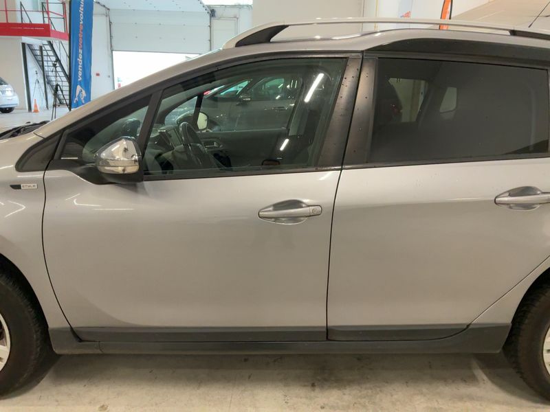 Peugeot 2008 1.2 VTi Style — zdjęcie 4