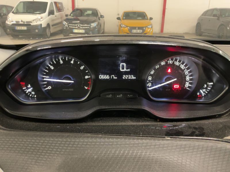 Peugeot 2008 1.2 VTi Style — zdjęcie 13