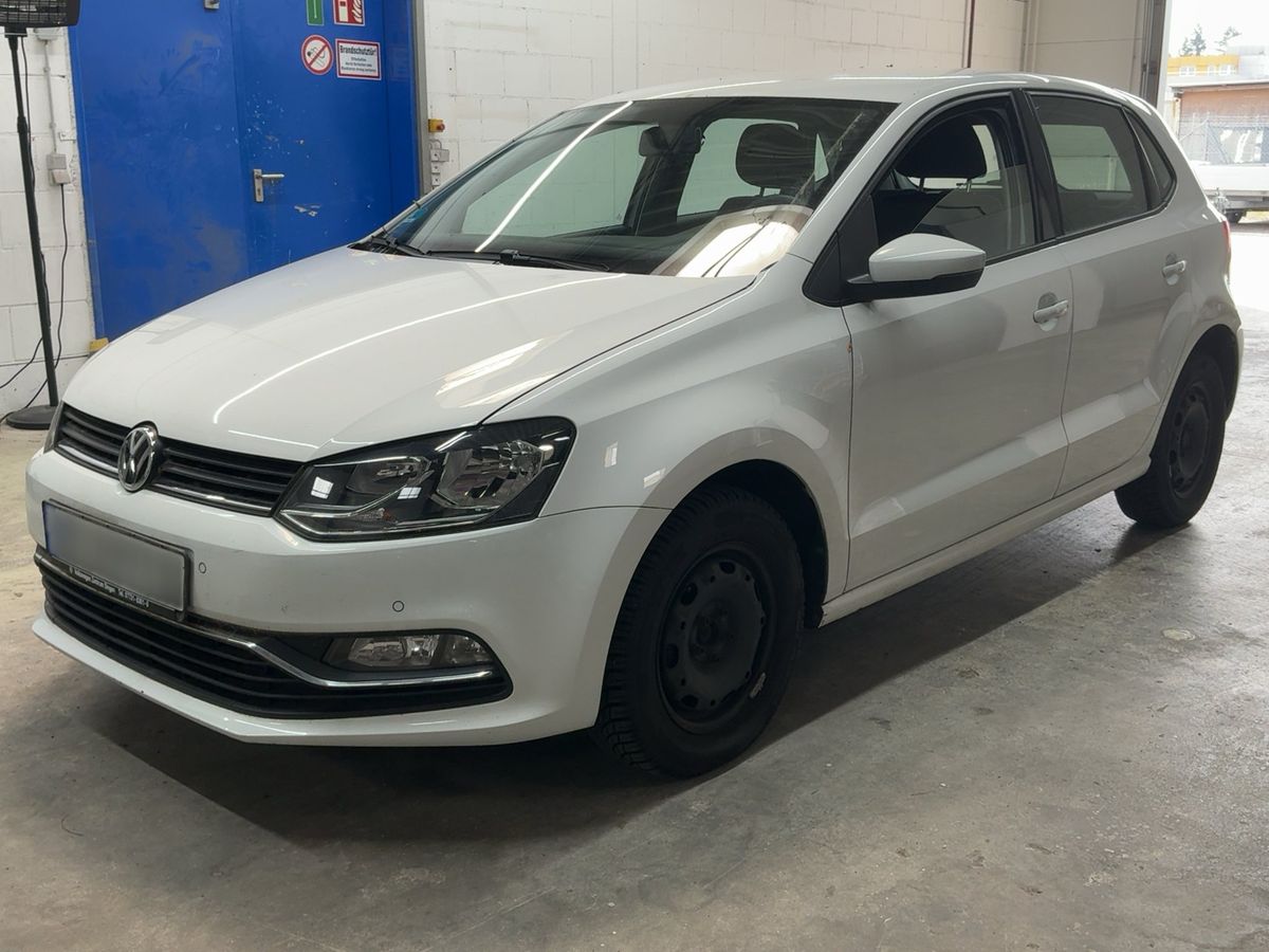 Volkswagen Polo 2015 — photo 1