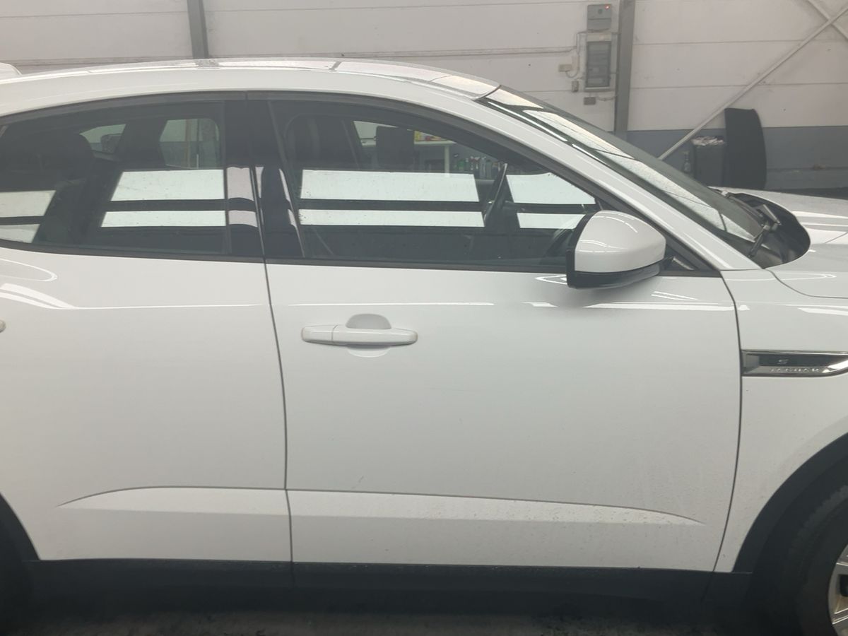 Jaguar E-Pace 2019 — photo 11