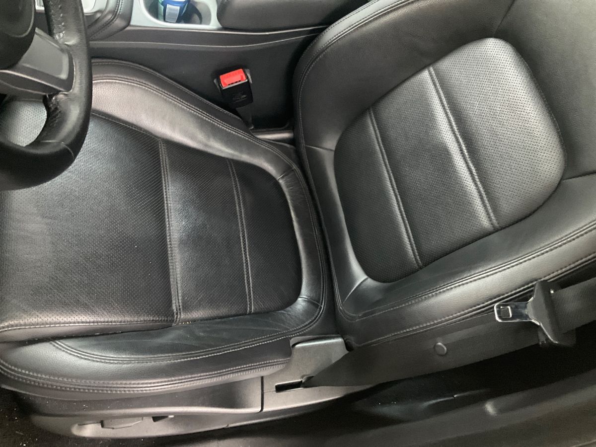 Jaguar E-Pace 2019 — photo 32