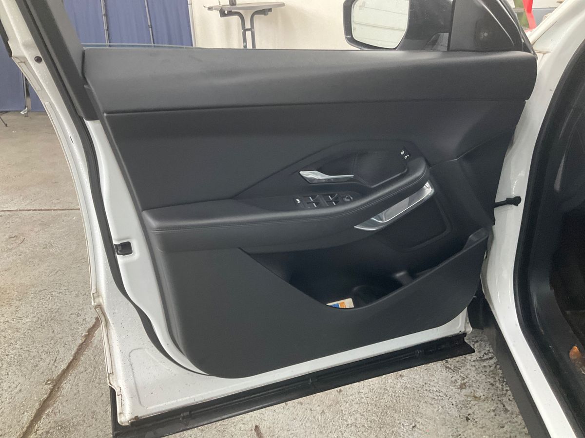 Jaguar E-Pace 2019 — photo 33