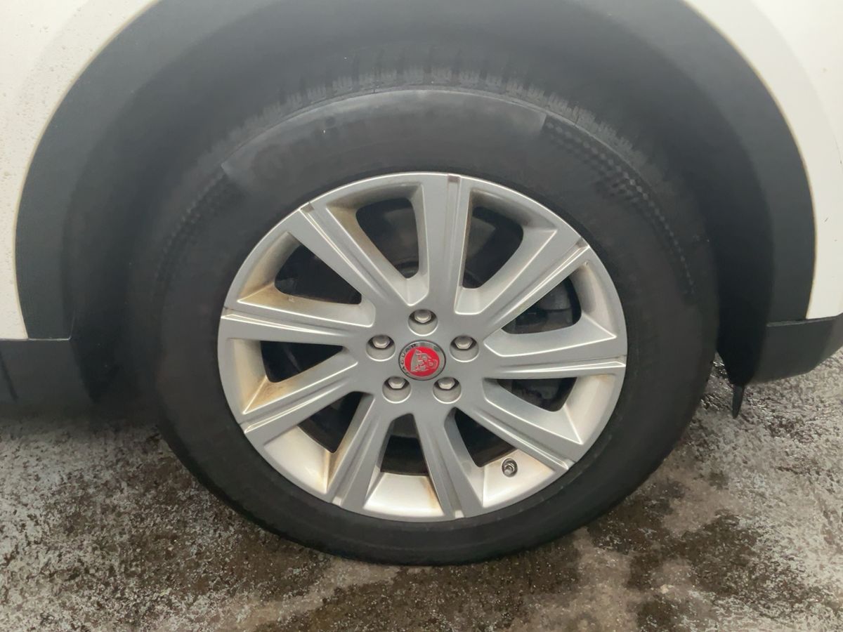 Jaguar E-Pace 2019 — photo 12