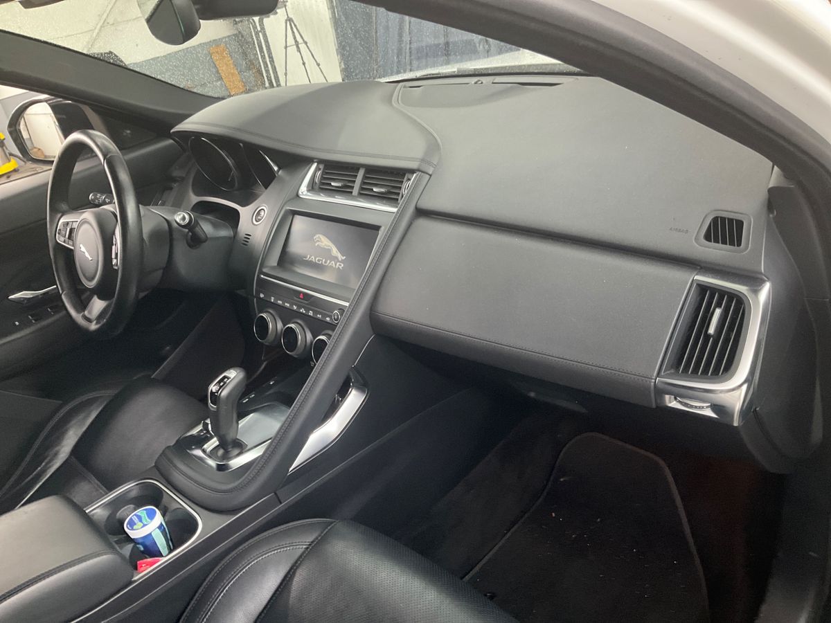 Jaguar E-Pace 2019 — photo 30