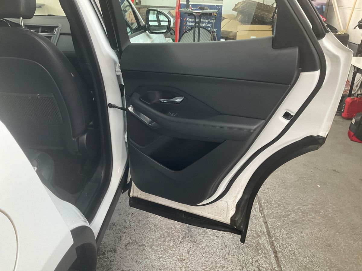 Jaguar E-Pace 2019 — photo 46