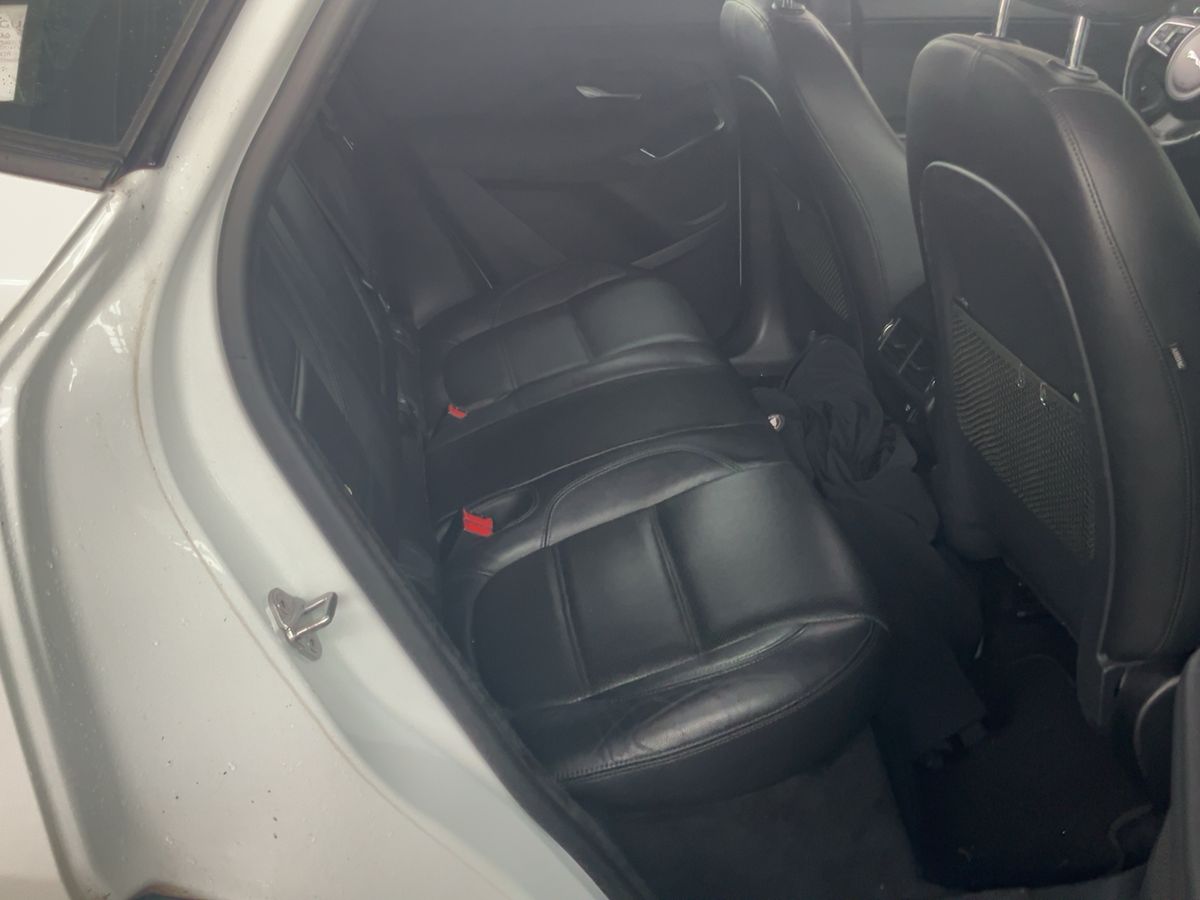 Jaguar E-Pace 2019 — photo 21