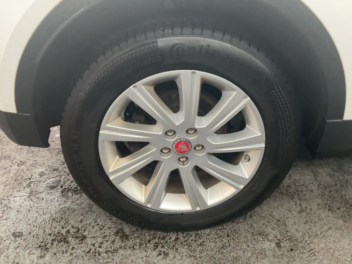 Jaguar E-Pace 2019 — photo 10
